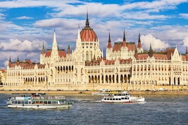 Tour privato della città di Budapest di un’intera giornata con pranzo e giro in barca